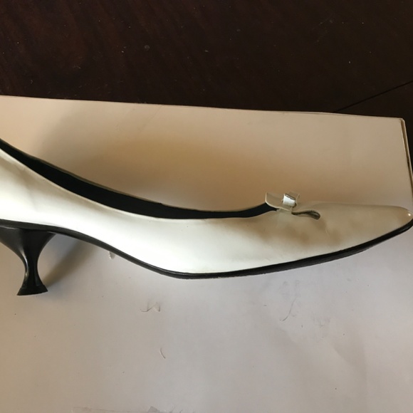 Marc Jacobs white leather size 39.5 (9) made in Italy kitten heels - Picture 2 of 4